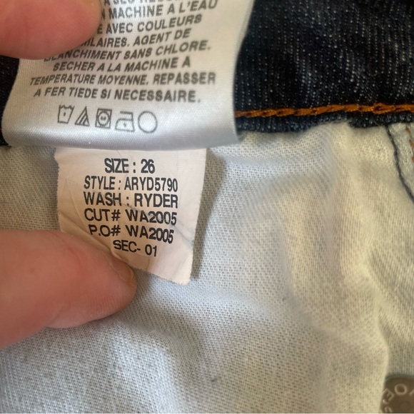 Joe’s Iconic Low Rise Muse Cut Jeans in Wash Ryder    Size 26 - Picture 9 of 9